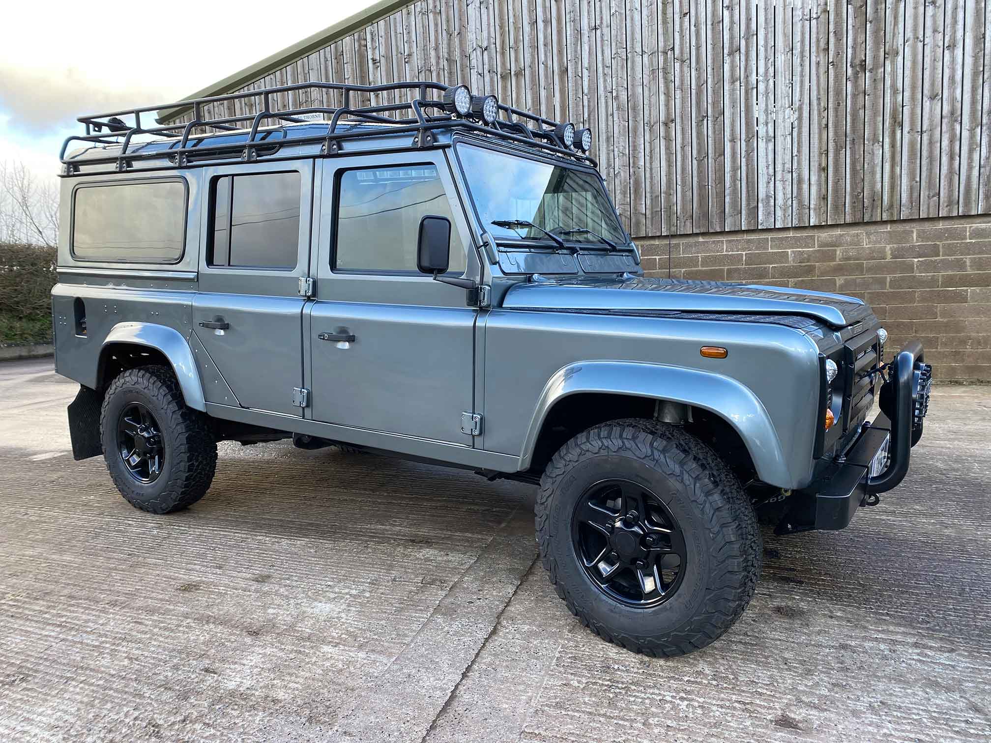 Land-Rover-D110-Metallic-Grey-hr