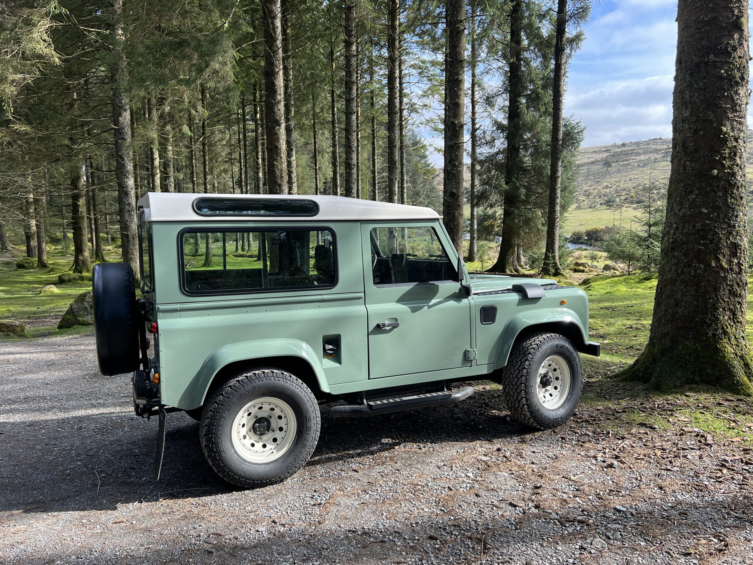 classic range rover defender