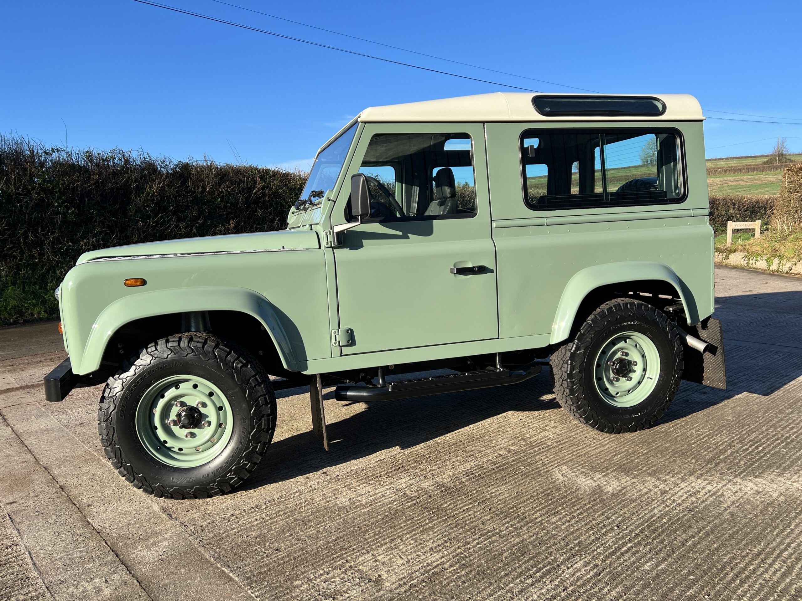 heritage-green-classic-defender-90