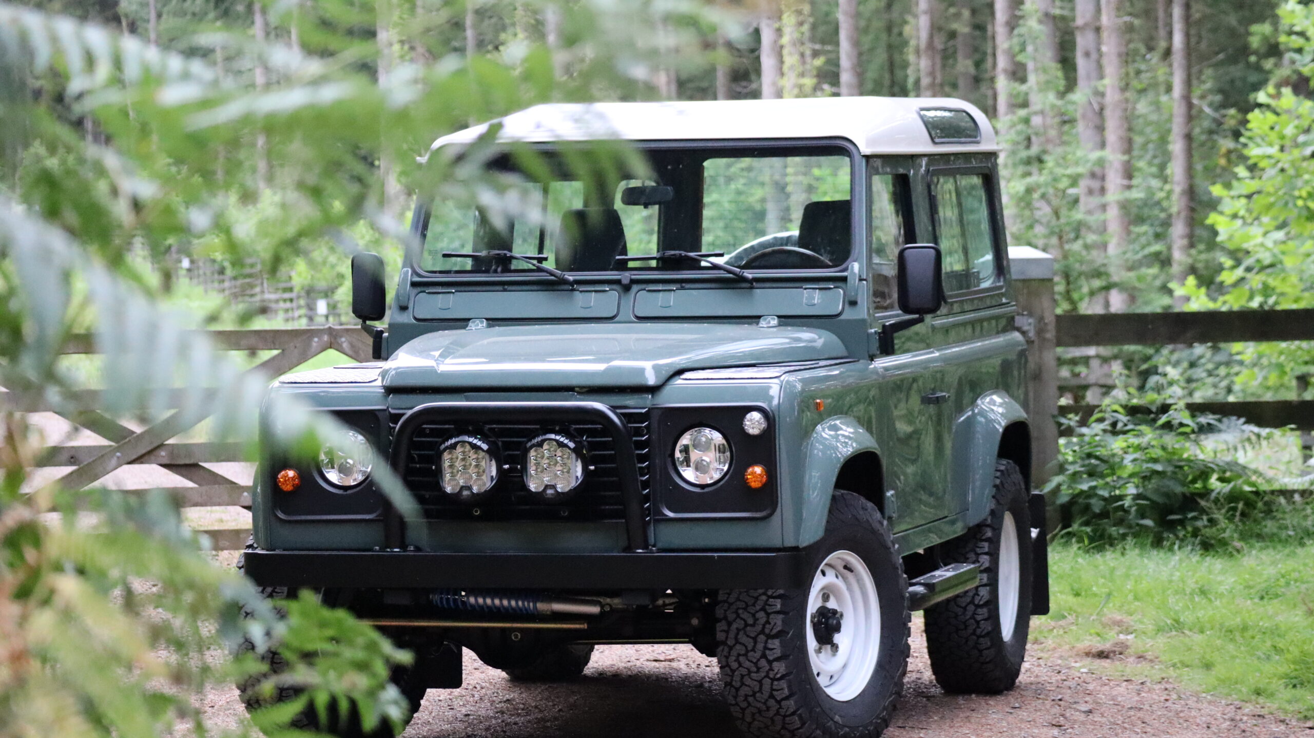 land rover defender 90